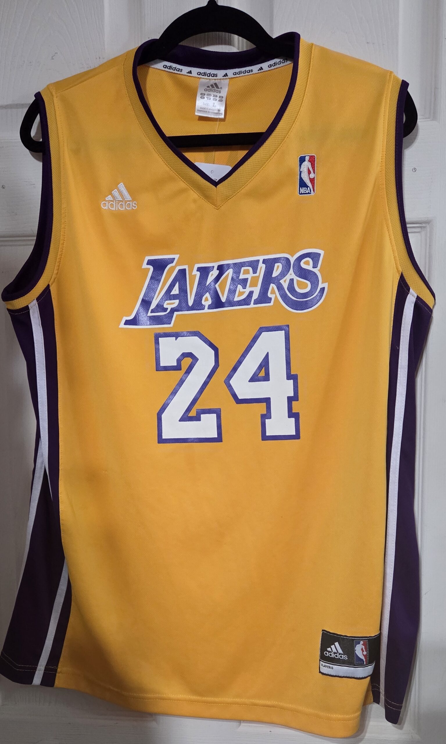 11402-2 11402 NBA #24 Bryant Yellow Jersey Large - Image 1